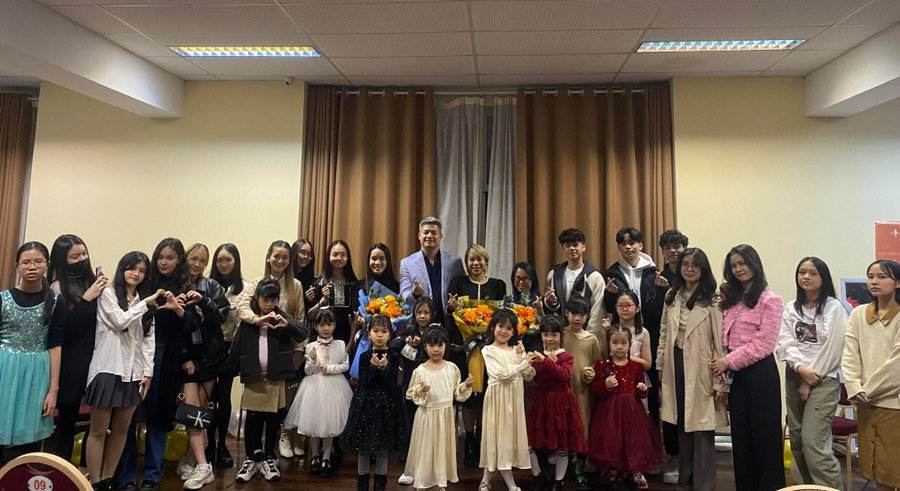 NSƯT Đàm Hàn Giang cùng những vũ công tham gia vở vũ kịch ballet &quot;Paquita&quot;.