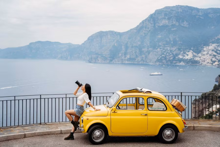 Du khách có thể tới vùng biển Amalfi. Du khách có thể tới vùng biển Amalfi.