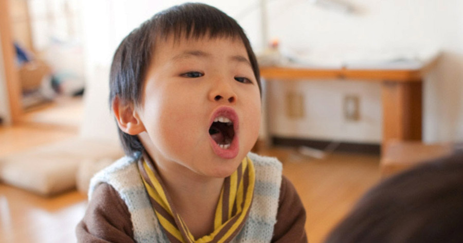 Hạn chế những gì trẻ tiếp xúc nếu bạn muốn làm sạch ngôn ngữ của chúng. (Ảnh: ITN).