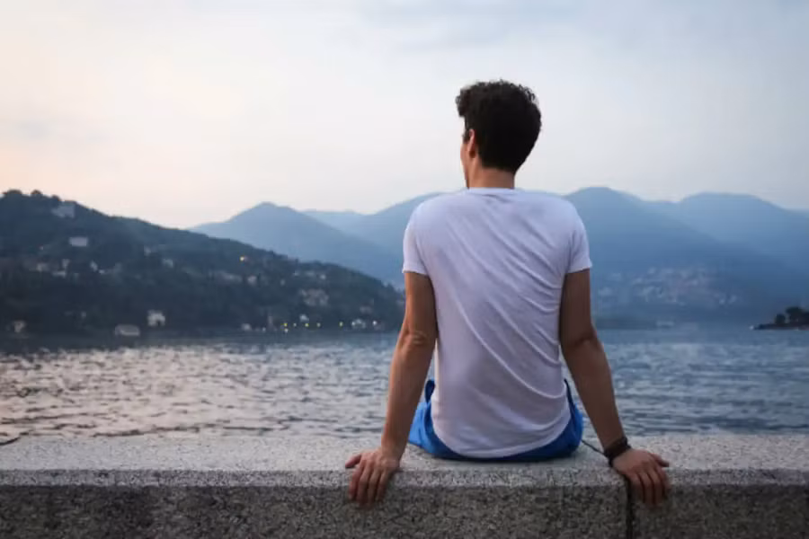 Đàn ông ở độ tuổi 20 có nhiều khả năng không có quan hệ tình cảm, không hoạt động tình dục, không bạn bè và cô đơn hơn phụ nữ ở độ tuổi 20. (Ảnh: ITN).