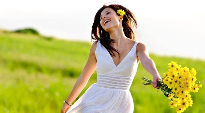 Phụ nữ thông minh luôn biết cách khiến mình xinh đẹp trong mắt đàn ông. Phụ nữ thông minh luôn biết cách khiến mình xinh đẹp trong mắt đàn ông.