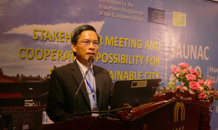 PGS.TS Hoàng Văn Hiển – Hiệu trưởng Trường ĐHKH Huế phát biểu trong phiên khai mạc hội thảo