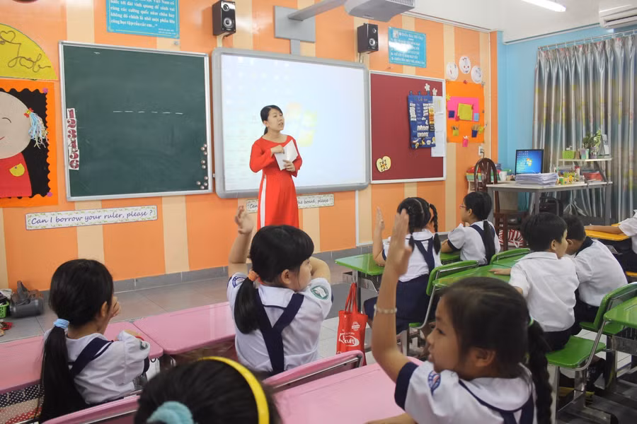 Học sinh Trường Tiểu học Nguyễn Văn Trỗi (quận 4) trong giờ học tiếng Anh.