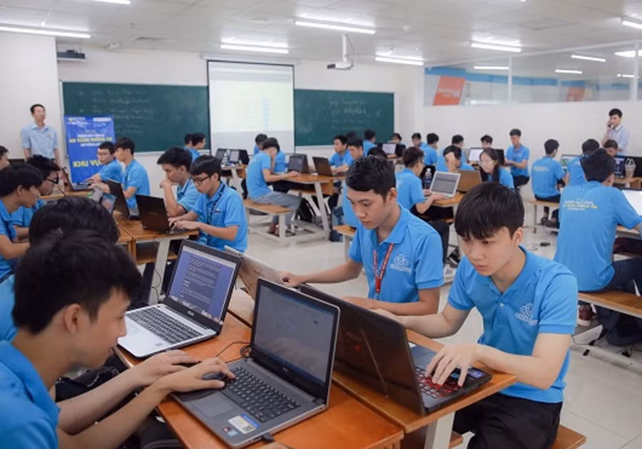 Ứng dụng công nghệ trong thi cử và kiểm định chất lượng là yêu cầu tất yếu trong đổi mới GD. Ảnh: Quý Trung