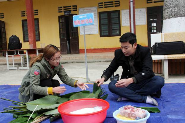 Các giáo viên cắm bản tại các xã vùng sâu, xa, vùng khó khăn của huyện Đà Bắc nhận quà Tết từ chương trình Các giáo viên cắm bản tại các xã vùng sâu, xa, vùng khó khăn của huyện Đà Bắc nhận quà Tết từ chương trình
