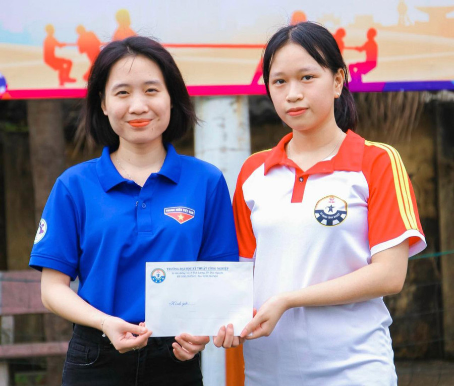 Các chế độ chính sách, sự quan tâm hỗ trợ từ phía nhà trường đã giúp cho những sinh viên người DTTS vươn lên đạt nhiều thành tích cao trong học tập, rèn luyện.