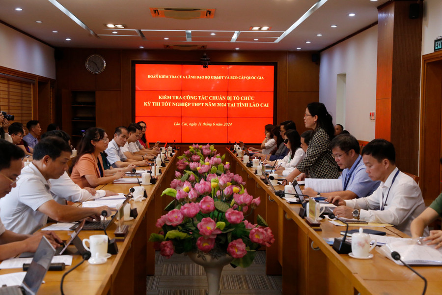 Quang cảnh buổi làm việc.