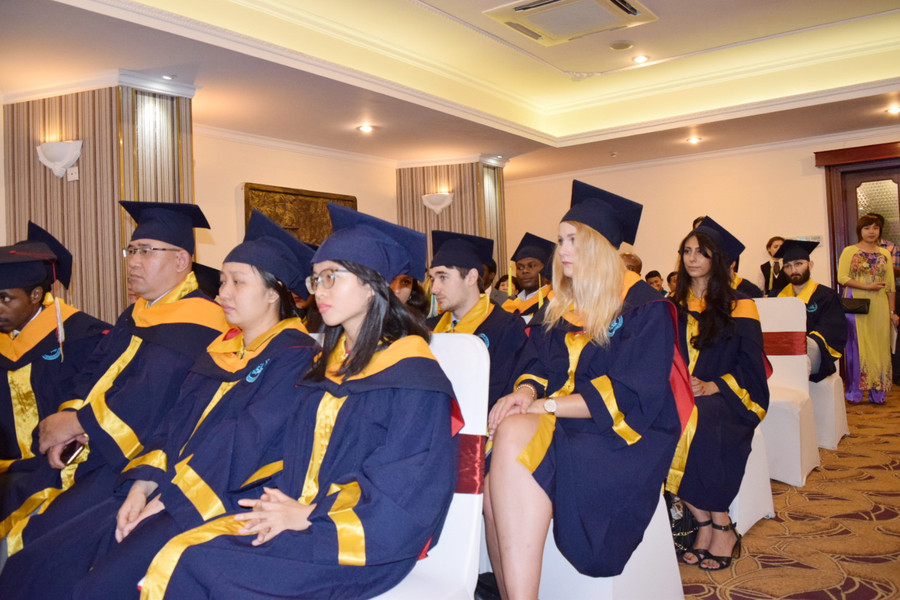 Các tân thạc sĩ Luật Kinh doanh quốc tế