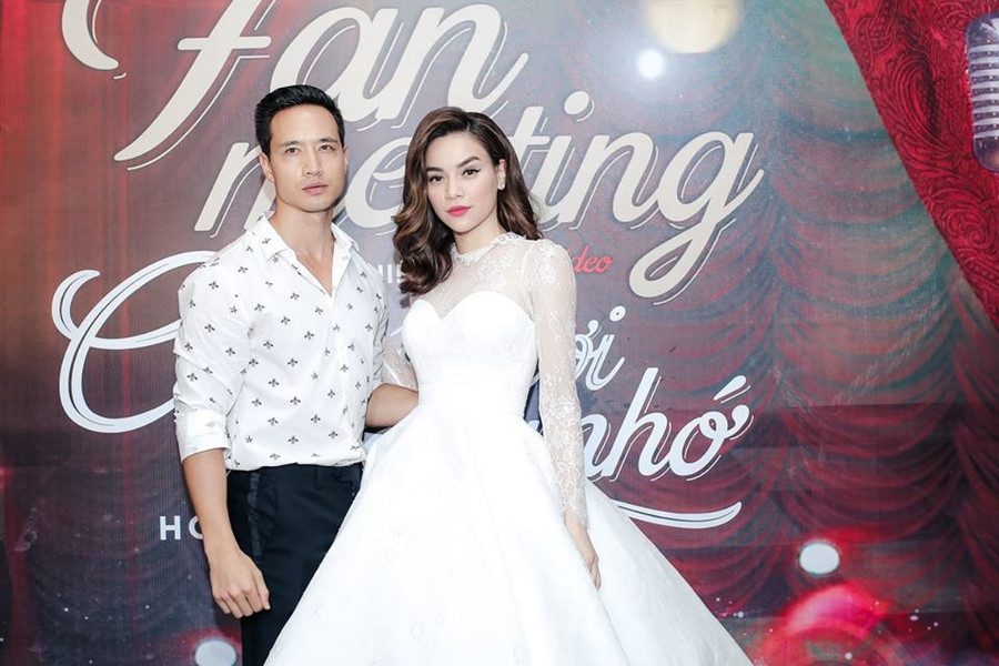 Kim Lý bộc bạch cả anh và Hồ Ngọc Hà đều từng trải qua chuyện tình cảm không suôn sẻ nên biết cách trân trọng hiện tại dành cho nhau. Kim Lý bộc bạch cả anh và Hồ Ngọc Hà đều từng trải qua chuyện tình cảm không suôn sẻ nên biết cách trân trọng hiện tại dành cho nhau.