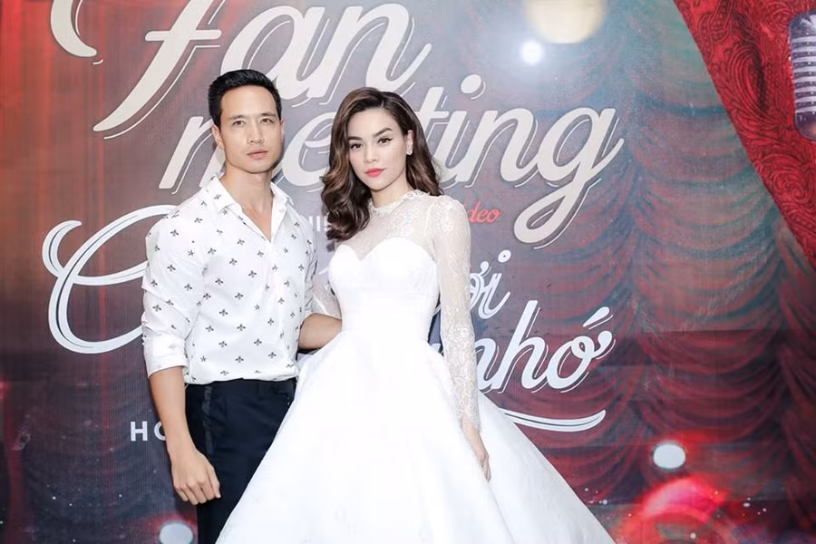 Kim Lý bộc bạch cả anh và Hồ Ngọc Hà đều từng trải qua chuyện tình cảm không suôn sẻ nên biết cách trân trọng hiện tại dành cho nhau. Kim Lý bộc bạch cả anh và Hồ Ngọc Hà đều từng trải qua chuyện tình cảm không suôn sẻ nên biết cách trân trọng hiện tại dành cho nhau.