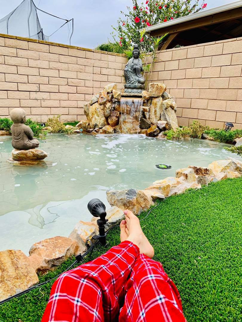 Hồ nước và vườn được thiết kế theo phong cách Á đông. Hồ nước và vườn được thiết kế theo phong cách Á đông.