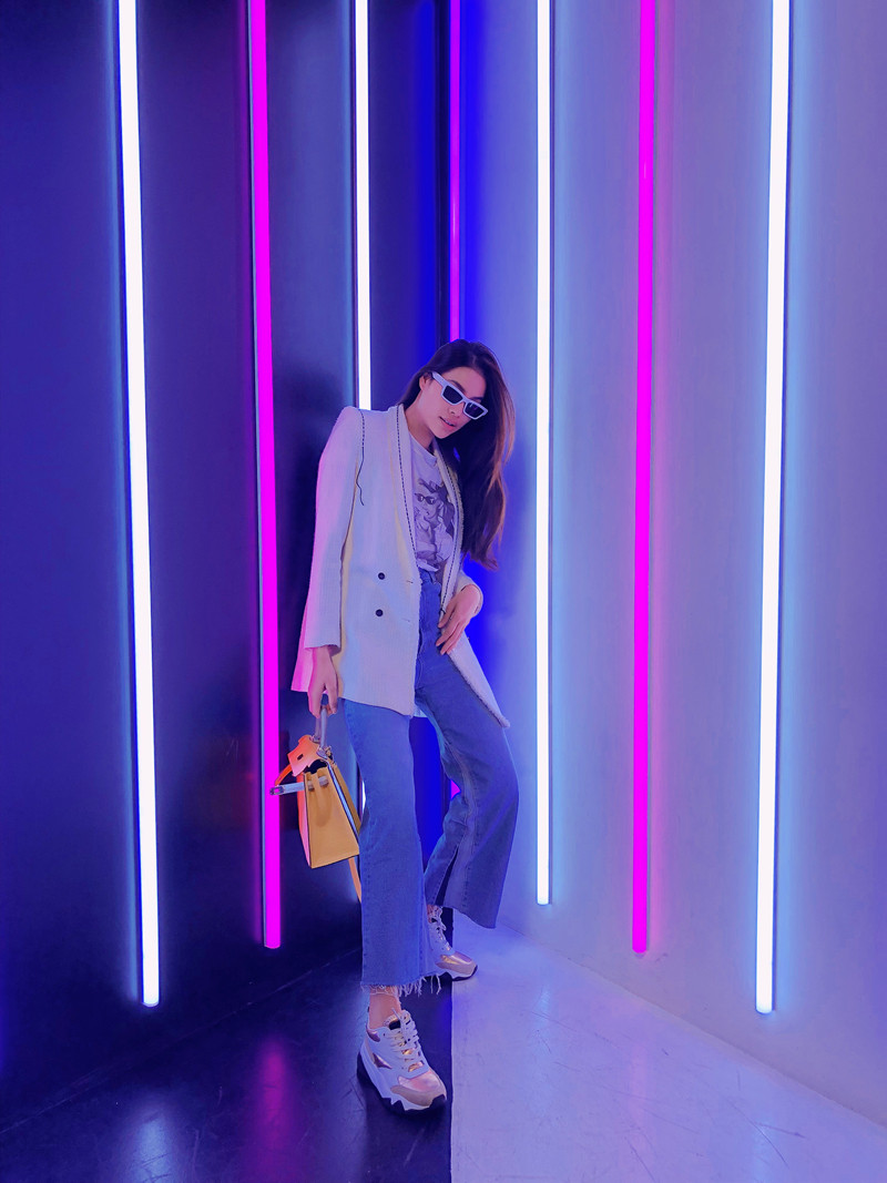 Hoa hậu đang từng bước “lột xác” hình ảnh bản thân nhằm phù hợp với yêu cầu công việc cũng như mong muốn mang đến hình ảnh mới cho công chúng.