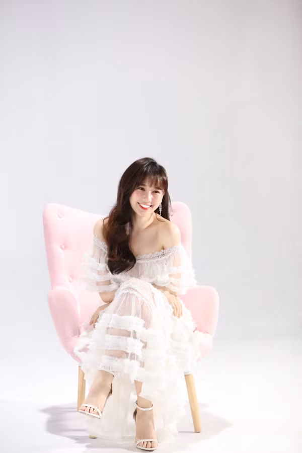 Với thông điệp mang ý nghĩa tích cực, gần gũi, nữ ca sĩ mong muốn MV lần này hướng đến đối tượng người trẻ, các bạn học sinh, sinh viên nhằm giúp họ hiểu rõ và thêm trân trọng hơn về giá trị gia đình ở mỗi người.