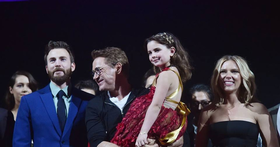 Cô bé xuất hiện chói sáng bên dàn sao đình đám trong sự kiện quảng bá Avengers: Endgame.