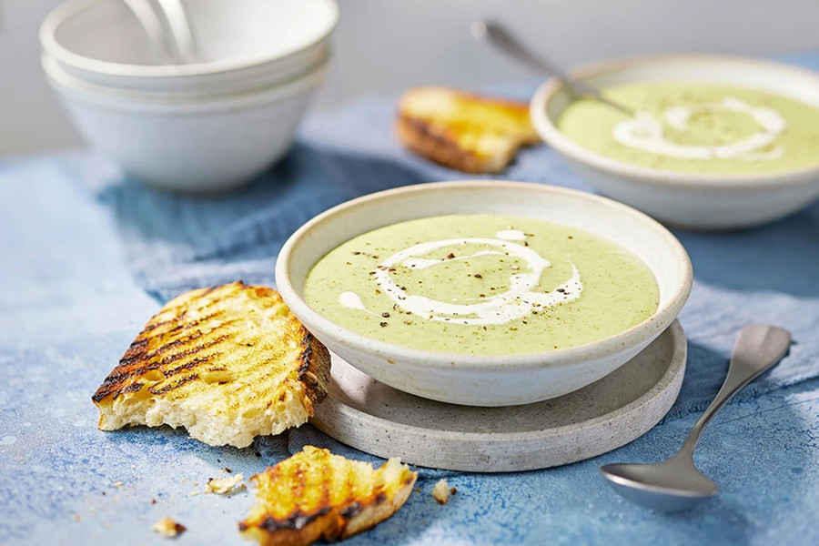 Thưởng thức một bát súp bông cải xanh và phô mai ấm cúng được chế biến dễ dàng trong nồi nấu chậm sẽ mang lại sự khởi đầu hoàn hảo cho bữa sáng hoặc bữa trưa ngon miệng trong những ngày se lạnh. Thưởng thức một bát súp bông cải xanh và phô mai ấm cúng được chế biến dễ dàng trong nồi nấu chậm sẽ mang lại sự khởi đầu hoàn hảo cho bữa sáng hoặc bữa trưa ngon miệng trong những ngày se lạnh.