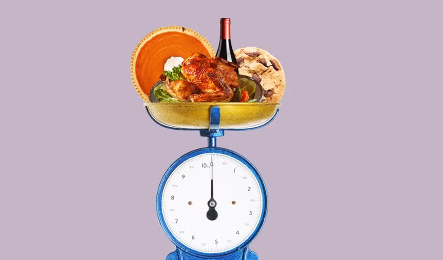 Tăng cân trong kỳ nghỉ lễ dường như là một truyền thống không được các chị em chào đón. (Ảnh: ITN)