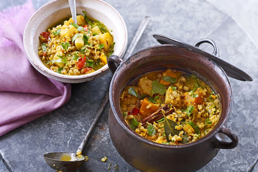 Món súp này chứa đầy hương vị và gia vị, vì vậy chắc chắn nó sẽ làm dịu bệnh xoang vào giữa mùa đông. Ngoài ra, công thức nấu ăn này còn chứng minh rằng những món ăn đơn giản không hề gây nhàm chán. Khi được bổ sung thêm yến mạch và đậu lăng, món súp chắc chắn sẽ tạo nên sức hấp dẫn khó cưỡng. Món súp này chứa đầy hương vị và gia vị, vì vậy chắc chắn nó sẽ làm dịu bệnh xoang vào giữa mùa đông. Ngoài ra, công thức nấu ăn này còn chứng minh rằng những món ăn đơn giản không hề gây nhàm chán. Khi được bổ sung thêm yến mạch và đậu lăng, món súp chắc chắn sẽ tạo nên sức hấp dẫn khó cưỡng.