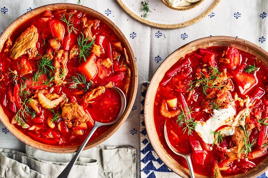 Món ăn này là một sự khám phá thú vị về ẩm thực Ukraine và đáp ứng nhiều nhu cầu ăn kiêng - không có hạt, không có trứng và không chứa gluten trong khi lại có nhiều chất xơ. Ngoài ra, nó được thiết kế để phục vụ một buổi tụ tập ấm cúng từ bốn đến sáu người - sự lựa chọn linh hoạt và thỏa mãn vị giác của bạn và những người thân yêu. Món ăn này là một sự khám phá thú vị về ẩm thực Ukraine và đáp ứng nhiều nhu cầu ăn kiêng - không có hạt, không có trứng và không chứa gluten trong khi lại có nhiều chất xơ. Ngoài ra, nó được thiết kế để phục vụ một buổi tụ tập ấm cúng từ bốn đến sáu người - sự lựa chọn linh hoạt và thỏa mãn vị giác của bạn và những người thân yêu.