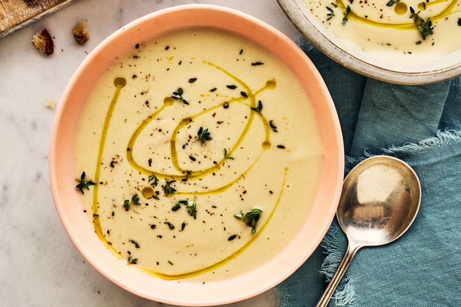 Bạn hãy dụng thân và lá súp lơ để làm món súp lơ kem, cách này giúp bạn giảm lãng phí thức ăn. Hơn nữa, lá sẽ tạo cho món súp có màu xanh nhạt đẹp mắt. Món ăn này không chỉ là sự lựa chọn bền vững mà còn vô cùng tiện lợi. Nó có thể được dự trữ bằng cách đông đá, để bất cứ lúc nào cảm thấy đói, bạn sẽ có ngay món súp thơm ngon trong 15 phút. Bạn hãy dụng thân và lá súp lơ để làm món súp lơ kem, cách này giúp bạn giảm lãng phí thức ăn. Hơn nữa, lá sẽ tạo cho món súp có màu xanh nhạt đẹp mắt. Món ăn này không chỉ là sự lựa chọn bền vững mà còn vô cùng tiện lợi. Nó có thể được dự trữ bằng cách đông đá, để bất cứ lúc nào cảm thấy đói, bạn sẽ có ngay món súp thơm ngon trong 15 phút.