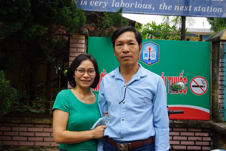 Cặp vợ chồng thí sinh "đặc biệt" tại Điện Biên