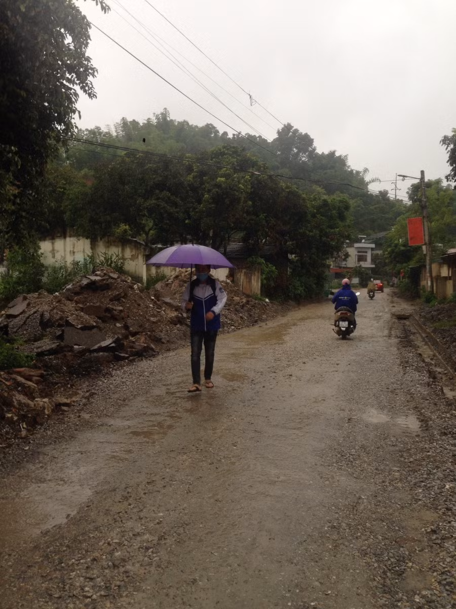 Thí sinh chủ động đi sớm vì sợ trời bất ngờ đổ mưa to