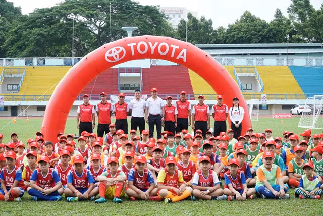 Đông đảo các em học sinh đến từ TPHCM và các tỉnh lân cận tham gia trại hè Bóng đá thiếu niên Toyota 2018