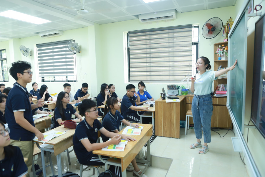 Cô trò lớp 9 đang ra sức ôn luyện để chuẩn bị tốt nhất cho kỳ thi quan trọng sắp tới.