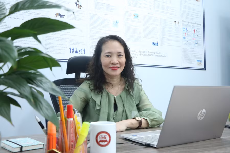 Cô Nông Thúy Hòa – Hiệu trưởng Trường THCS Times School, Long Biên, Hà Nội.