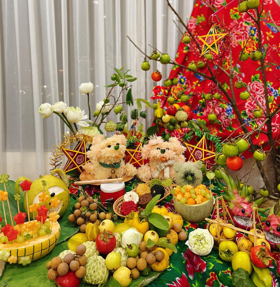 Mâm cỗ trung thu bắt mắt của mẹ đảm Cao Thanh Thủy chuẩn bị cho con. Mâm cỗ trung thu bắt mắt của mẹ đảm Cao Thanh Thủy chuẩn bị cho con.