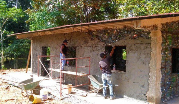 Bạn sẽ ngạc nhiên khi biết những ngôi nhà ở đây được dựng lên từ vật liệu gì ảnh 3 Bạn sẽ ngạc nhiên khi biết những ngôi nhà ở đây được dựng lên từ vật liệu gì ảnh 3