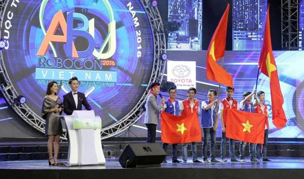 Đại học Lạc Hồng vô địch Robocon Việt Nam 2016