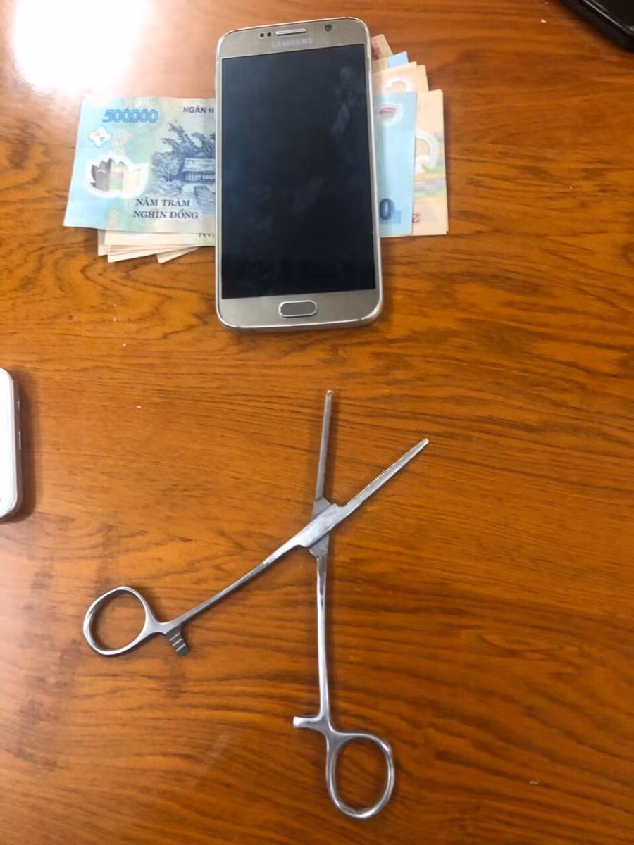 Tang vật thu giữ của hai đối tượng