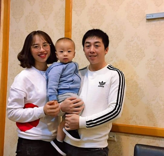 Đỗ Thương Huyền cùng chồng và con nhỏ