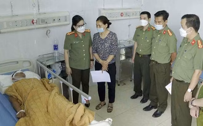 Lãnh đạo Công an tỉnh thăm hỏi chiến sỹ bị thương