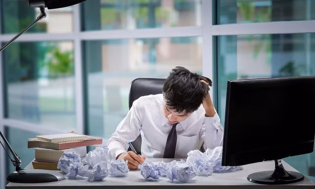 Nếu bạn không muốn sức khỏe ngày càng lao dốc, hãy từ bỏ những thói quen này càng nhanh càng tốt - Ảnh 4.