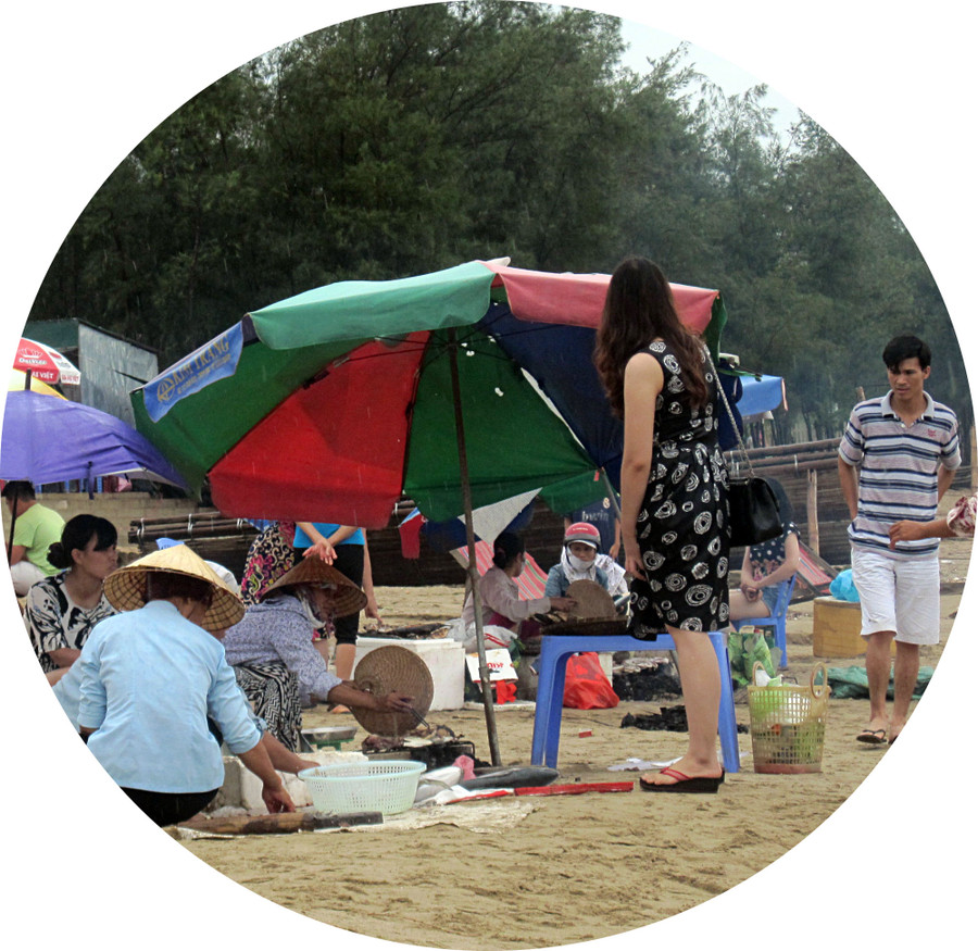 Hoạt động chợ cá là điểm nhấn tại biển Hải Tiến Hoạt động chợ cá là điểm nhấn tại biển Hải Tiến