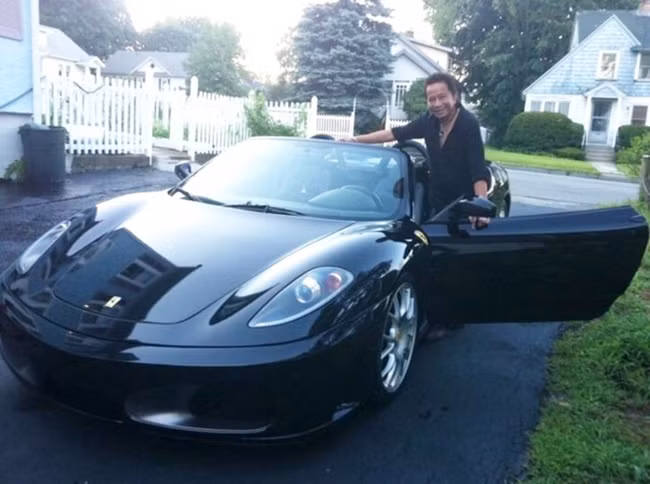 cuoc song cua sao viet tu dai gia o biet thu, co hang chuc xe sang den vo no hinh anh 4