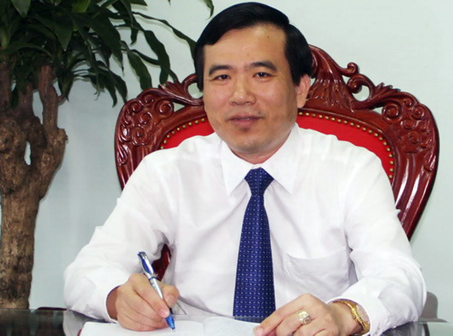 “Có thể nói, nâng chuẩn GV mầm non là cần thiết và làm theo lộ trình sẽ không ảnh hưởng nhiều đến việc bố trí GV đang giảng dạy (sắp xếp thời gian hợp lý). Nhà nước cần quan tâm, tránh tình trạng cứ tính toán đến kinh phí bồi dưỡng mà không nâng chuẩn GV mầm non. Nghĩ cho cùng, tiền bồi dưỡng GV mầm non nâng chuẩn và tiền lương tăng khi nâng chuẩn chưa bằng làm 1 km đường nhựa ở thành phố. Đầu tư cho giáo dục là đầu tư cho phát triển”. Giám đốc Sở GD&ĐT Phú Thọ Nguyễn Minh Tường “Có thể nói, nâng chuẩn GV mầm non là cần thiết và làm theo lộ trình sẽ không ảnh hưởng nhiều đến việc bố trí GV đang giảng dạy (sắp xếp thời gian hợp lý). Nhà nước cần quan tâm, tránh tình trạng cứ tính toán đến kinh phí bồi dưỡng mà không nâng chuẩn GV mầm non. Nghĩ cho cùng, tiền bồi dưỡng GV mầm non nâng chuẩn và tiền lương tăng khi nâng chuẩn chưa bằng làm 1 km đường nhựa ở thành phố. Đầu tư cho giáo dục là đầu tư cho phát triển”. Giám đốc Sở GD&ĐT Phú Thọ Nguyễn Minh Tường