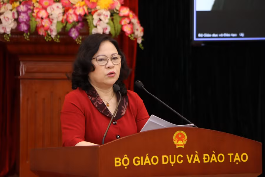 Thứ trưởng Bộ GD&amp;ĐT Ngô Thị Minh phát biểu khai mạc hội nghị. Ảnh: Khôi Nguyên.