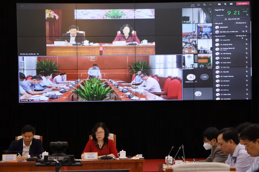 Lãnh đạo ngành giáo dục các địa phương phát biểu tham luận theo hình thức trực tuyến. Ảnh: Khôi Nguyên.