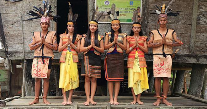 Kinh ngạc ghé thăm bộ tộc giống hệt người Việt cổ ở Indonesia ảnh 8 kinh ngac ghe tham bo toc giong het nguoi viet co o indonesia - 8