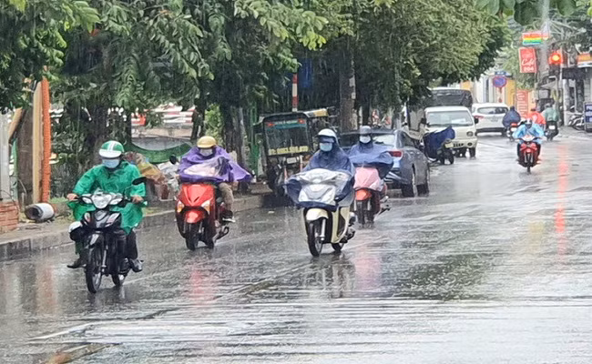 Thời tiết hôm nay miền Bắc ngày nắng nóng, chiều tối có mưa 