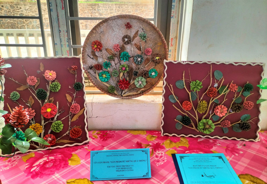 Sản phẩm từ những quả thông của học sinh trường PTDTBT THCS Mường Toong.