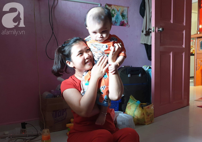 Bé trai 15 tháng tuổi có nguy cơ mù vĩnh viễn, người mẹ trẻ khóc cạn nước mắt đi tìm ánh sáng cho con - Ảnh 12. Bé trai 15 tháng tuổi có nguy cơ mù vĩnh viễn, người mẹ trẻ khóc cạn nước mắt đi tìm ánh sáng cho con - Ảnh 12.