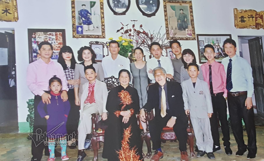 Chuyện tình ông chủ lò gốm Bát Tràng và người đẹp phố cổ ảnh 3 Chuyện tình ông chủ lò gốm Bát Tràng và người đẹp phố cổ