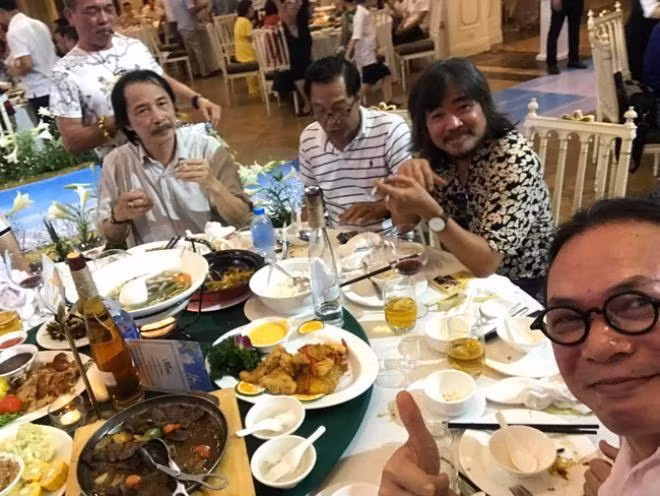 Soi thực đơn đãi khách toàn món ăn... kiêu sa trong đám cưới NSND Trung Hiếu ảnh 7 "ong tich" trung hieu lay vo xinh kem 19 tuoi, dai khach toan mon an nghe da thay kieu sa! - 7