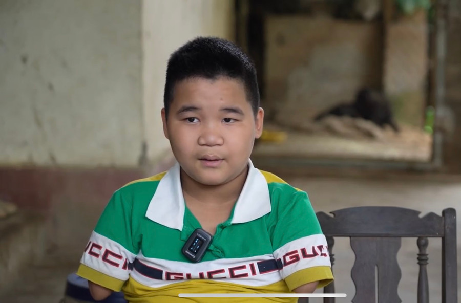 Em Hoàng Quốc Hưng, người dân tộc Nùng, học sinh lớp 3B, trường Tiểu học Minh Lập 2, huyện Đồng Hỷ, tỉnh Thái Nguyên đã trở thành tấm gương sáng về nghị lực phi thường và niềm khát khao được sống có ích cho xã hội.