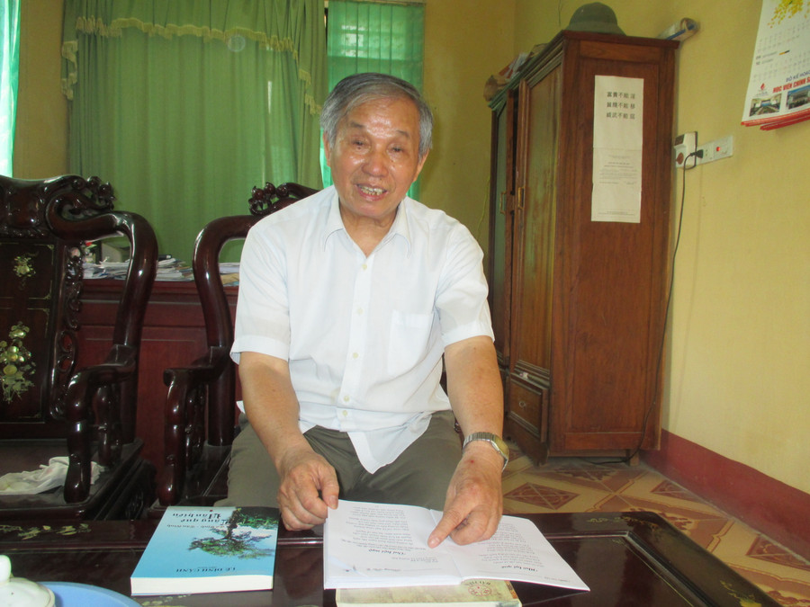 Thầy giáo Lê Ngọc Lập xúc động kể lại những lần vinh dự được gặp Bác Hồ. Ảnh: Nguyễn Quỳnh