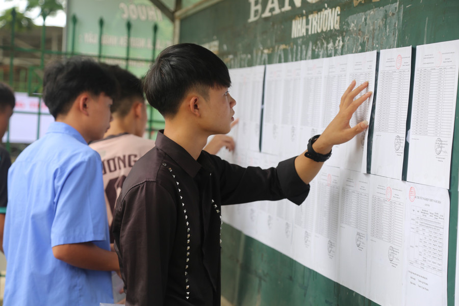 Thí sinh dự thi tại huyện Bát Xát (Lào Cai). Thí sinh dự thi tại huyện Bát Xát (Lào Cai).