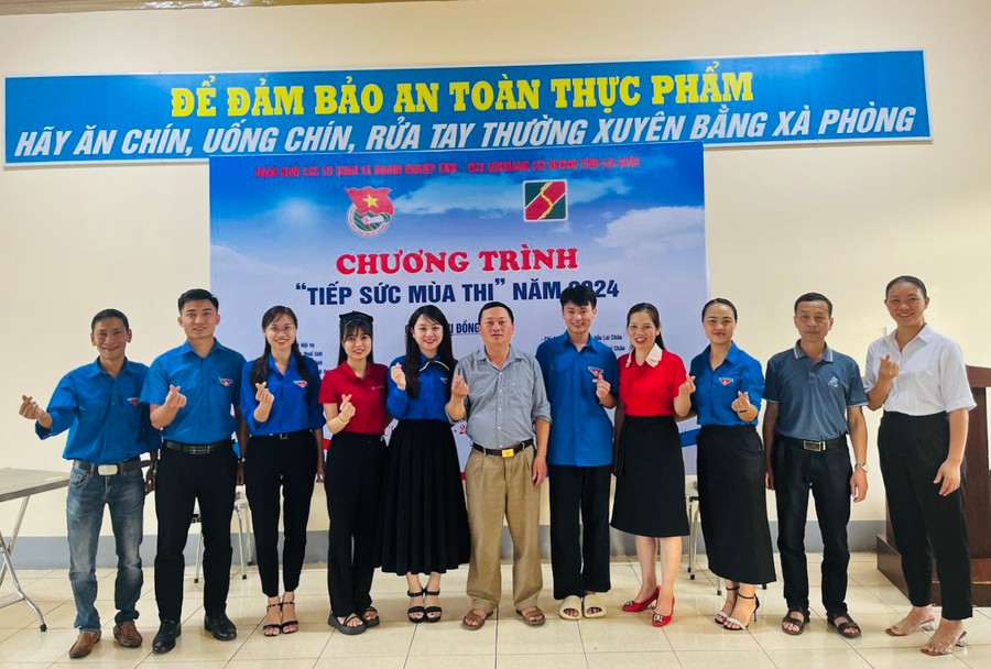 Tỉnh đoàn Lai Châu tiếp sức các thí sinh tại trường PTDTNT THPT tỉnh. Tỉnh đoàn Lai Châu tiếp sức các thí sinh tại trường PTDTNT THPT tỉnh.